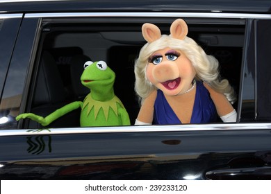 LOS ANGELES - MAR 11:  Kermit The Frog, Miss Piggy At The 