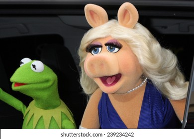 LOS ANGELES - MAR 11:  Kermit The Frog, Miss Piggy At The 