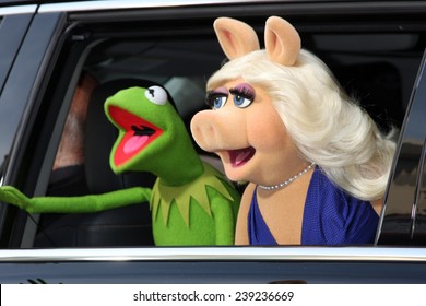 LOS ANGELES - MAR 11:  Kermit The Frog, Miss Piggy At The 