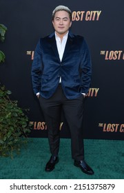 LOS ANGELES - MAR 21: Bowen Yang arrives for 'The Lost City' Los Angeles Premiere on March 21, 2022 in West Hollywood, CA