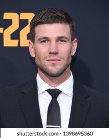 Next photo of Austin Stowell