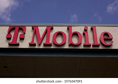 Los Angeles - May 15, 2021: 
Signage For T Mobile Store Day Exterior