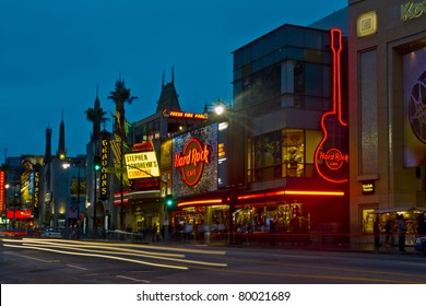 LOS ANGELES - MAY 17: Tourists Flock To Nightlife Businesses On Hollywood Boulevard On May 17., 2011 In Los Angeles.  Restaurants, Nightclubs, And Theaters Attract Tourists From All Over The World.