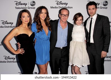 Agents Of Shield Cast High Res Stock Images Shutterstock Agents Of Shield Cast High Res Stock Images Shutterstock