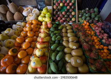 Los Angeles - May 25, 2021: 
Selective Focus Of Exotic Fruits At Fresh Produce Stand At The Farmer's Market In Hollywood