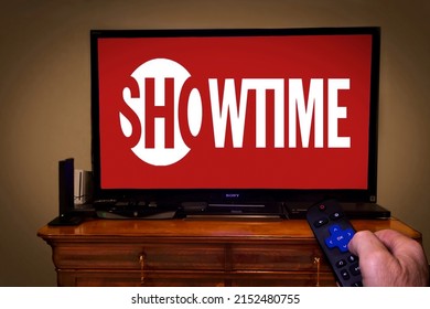 Los Angeles - May 3, 2022: 
Showtime Network Logo Displayed On TV Monitor With Hand On Remote Control