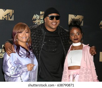 LOS ANGELES - MAY 7:  Simone Smith, LL Cool J, Nina Simone Smith at the MTV Movie and Television Awards on the Shrine Auditorium on May 7, 2017 in Los Angeles, CA