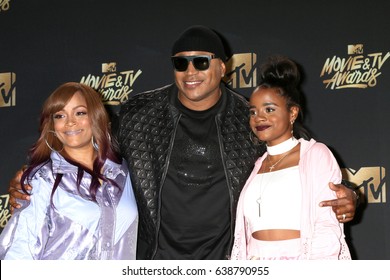 LOS ANGELES - MAY 7:  Simone Smith, LL Cool J, Nina Simone Smith at the MTV Movie and Television Awards on the Shrine Auditorium on May 7, 2017 in Los Angeles, CA
