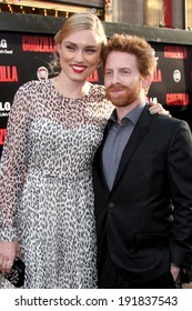 LOS ANGELES - MAY 8:  Clare Grant, Seth Green At The 