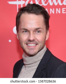 LOS ANGELES - NOV 20:  Paul Campbell Arrives For The â€˜Christmas Under The Starsâ€™ Special Screening On November 20, 2019 In Los Angeles, CA                