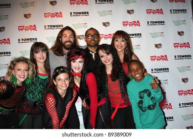 LOS ANGELES - NOV 22:  Ace Young, Diana DeGarmo, Backup Dancers At The 2011 Hollywood Christmas Parade Concert At Universal Citywalk On November 22, 2011 In Los Angeles, CA