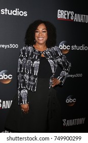 LOS ANGELES - NOV 4:  Shonda Rhimes At The 