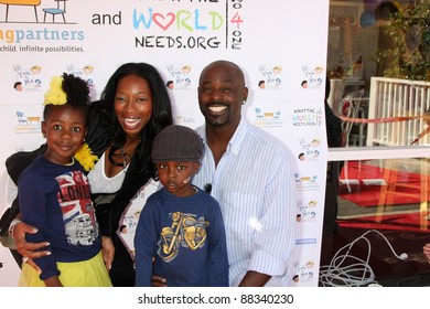 6 Alimi Ballard And Family Images, Stock Photos & Vectors | Shutterstock