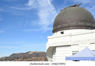 LOS ANGELES - NOVEMBER 24, 2017: Griffith Observatory With The Hollywood Sign In The Background.