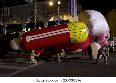 Los Angeles - November 28, 2021:
Soldiers Lower The Nutcracker Ballon To Clear Traffic Lights During The Hollywood Christmas Parade