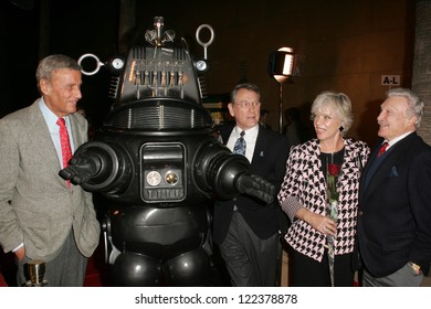 LOS ANGELES - NOVEMBER 8: Richard Anderson, Robby The Robot, Earl Holliman, Anne Francis, Warren Stevens At The Screening Of 