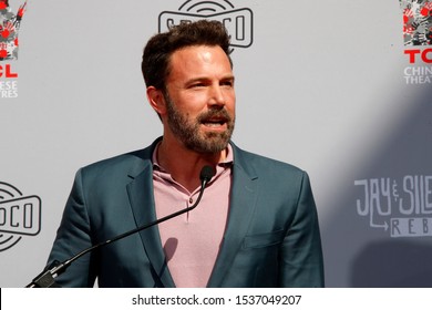 LOS ANGELES - OCT 14:  Ben Affleck at the Kevin Smith And Jason Mewes Hand And Footprint Ceremony at the TCL Chinese Theater on October 14, 2019 in Los Angeles, CA