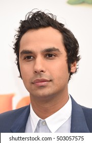 LOS ANGELES - OCT 23:  Kunal Nayyar  Arrives To The 