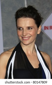LOS ANGELES - OCT 24: Juliette Binoche at the world premiere of 'Dan In Real Life' at the El Capitan Theater in Hollywood, Los Angeles, California on October 24, 2007