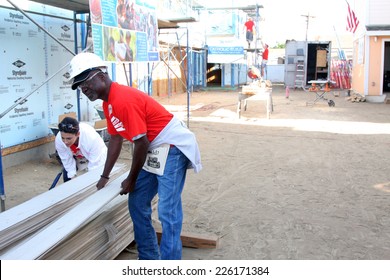 LOS ANGELES - OCT 25:  Glynn Turman At The Habitat For Humanity Build By Showtime's 