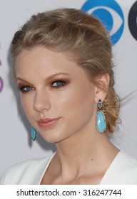 LOS ANGELES - OCT 4:  Taylor Swift Arrives At The 2013 Peoples Choice Awards  On January 9, 2013 In Los Angeles, CA             