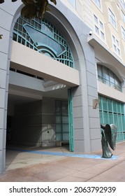 LOS ANGELES - OCTOBER 2021: Entrance, Fashion Institute Of Design And Merchandising (FIDM) In October 2021 In Los Angeles. An Angel Statue Stands At The Entrance To The School.