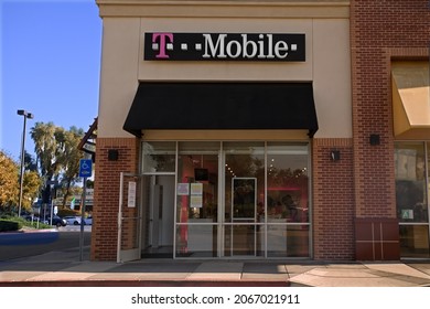 Los Angeles - October 29, 2021: 
T Mobile Store Day Exterior