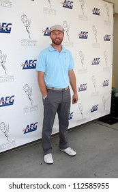 LOS ANGELES - SEP 10:  Devon Gummersall Arrives At The 13TH PRIMETIME EMMY CELEBRITY TEE-OFF At Oakmont Country Club On September 10, 2012 In Glendale, CA