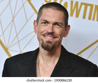 LOS ANGELES - SEP 21:  Steve Howey Arrives For Showtime Celebrates Emmy Eve On September 21, 2019 In West Hollywood, CA