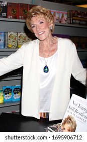 LOS ANGELES - SEP 22:  Jeanne Cooper At The Jeanne Cooper Book Signing At The Bookstar On September 22, 2012 In Studio City, CA