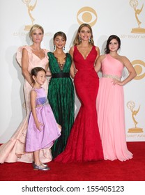 LOS ANGELES - SEP 22:  Julie Bowen, Audrey Anderson-Emmons, Sarah Hyland, Sofia Vergara, Ariel Winter at the 65th Emmy Awards - Press Room at Nokia Theater on September 22, 2013 in Los Angeles, CA