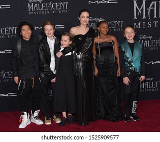 LOS ANGELES - SEP 30:  Pax, Shiloh Jolie-Pitt, Vivienn, Angelina Jolie, Zahar and Knox Jolie-Pitt arrives for 'Maleficent: Mistress of Evil' World Premiere 