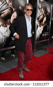 LOS ANGELES - SEP 4:  Jeremy Irons arrive à la première de "The Words" aux cinémas ArcLight le 4 septembre 2012 à Los Angeles, Californie