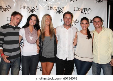 LOS ANGELES - SEP 9:  Chris Harrison, Bachelor Pad Contestants Arrives At The 