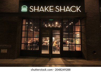 Los Angeles - September 26, 2021:
Shake Shack Restaurant Entrance In Hollywood Night Exterior