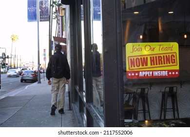 LOS ANGELES, UNITED STATES - Jan 04, 2022: A Restaurant On Sunset Boulevard Recruits For New Employees With A Now Hiring Sign