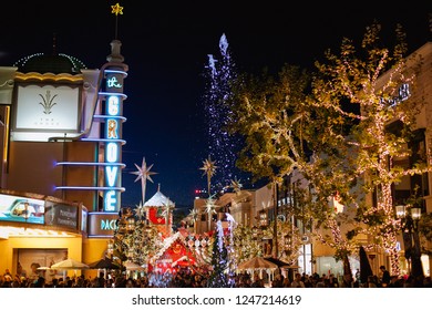 Los Angeles  USA - 12.02.2018 :  The Grove Shopping Mall In Los Angeles With Christmas Decoration At Night 