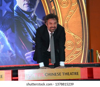 LOS ANGELES, USA. April 23, 2019: Mark Ruffalo At The Handprint Ceremony For The Cast Of 