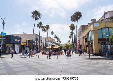 LOS ANGELES, USA - AUGUST 18, 2017: Third Street Promenade In Santa Monica Is A Popular Shopping Street And Attraction. Editorial.