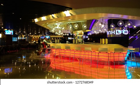 Los Angeles, USA - Sep 21, 2018: In Los Angeles International Airport (LAX), At The Domestic Boarding Lounge Area. Tourism Are Gathered Around The Area Awaiting The Boarding Routine.