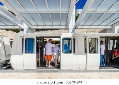 LOS ANGELES, USA - SEP 26, 2015: Hovertrain To The J. Paul Getty Museum (Getty Museum), An Art Museum In California Established In 1974