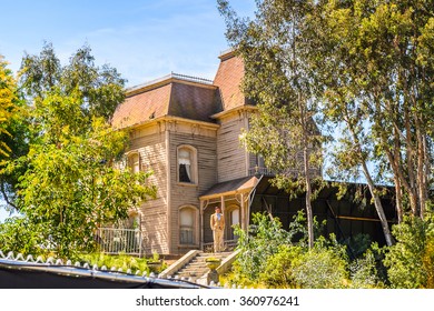 LOS ANGELES, USA - SEP 27, 2015: Bates Motel At The Universal Studios Hollywood Park. Psycho Is A 1960 American Horror-slasher Film By Alfred Hitchcock Starring Anthony Perkins