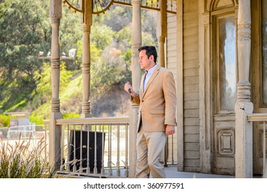 LOS ANGELES, USA - SEP 27, 2015: Unidentified Man As Norman Bates With A Knife At The Universal Studios Hollywood Park. Psycho Is A 1960 Film By Alfred Hitchcock