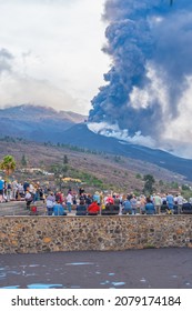 LOS LLANOS DE ARIANE, SPAIN NOVEMBER 10.2021: View Point With People To The Cumbre Vieja Volcano Eruption On The Canary Island Of La Palma, Vertical