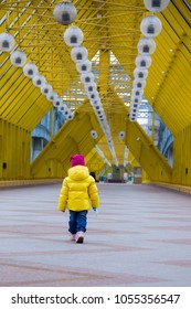 Lost Child (girl 3 Years Old) On The Streets Of The City