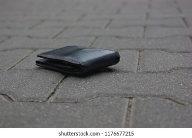 Lost wallet. Money on the street