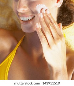 lotion woman applying sunscreen