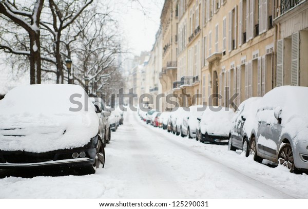Lots of snow in
Paris. Cars covered with
snow