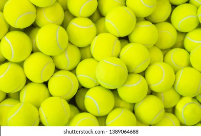 Viele lebendige Tennisbälle, Muster neuer Tennisbälle auf hellem Hintergrund 