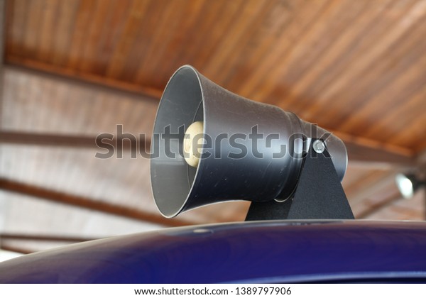 Loudspeaker on the roof of a\
police car.